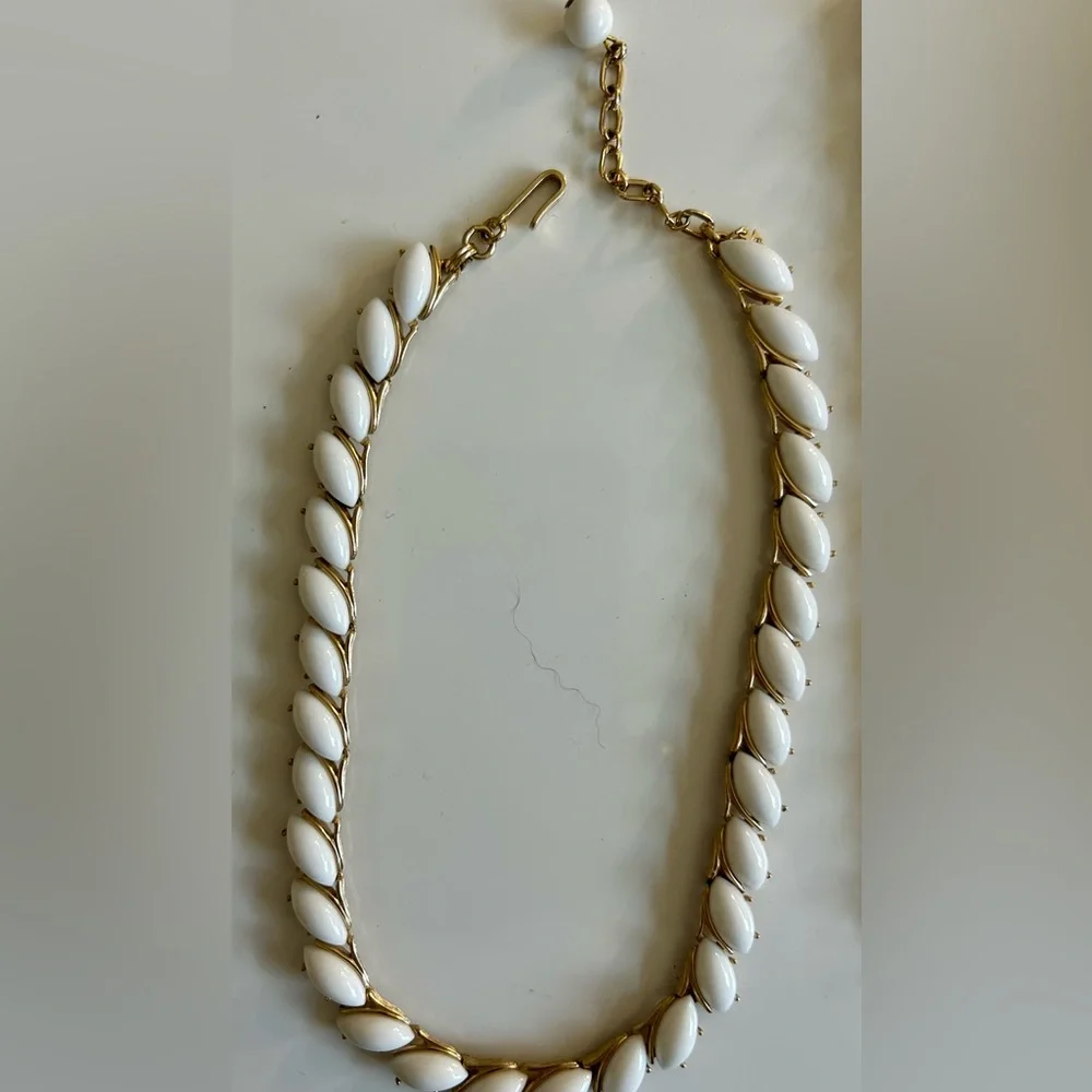 Gorgeous vintage Crown TRIFARI set necklace bracelets